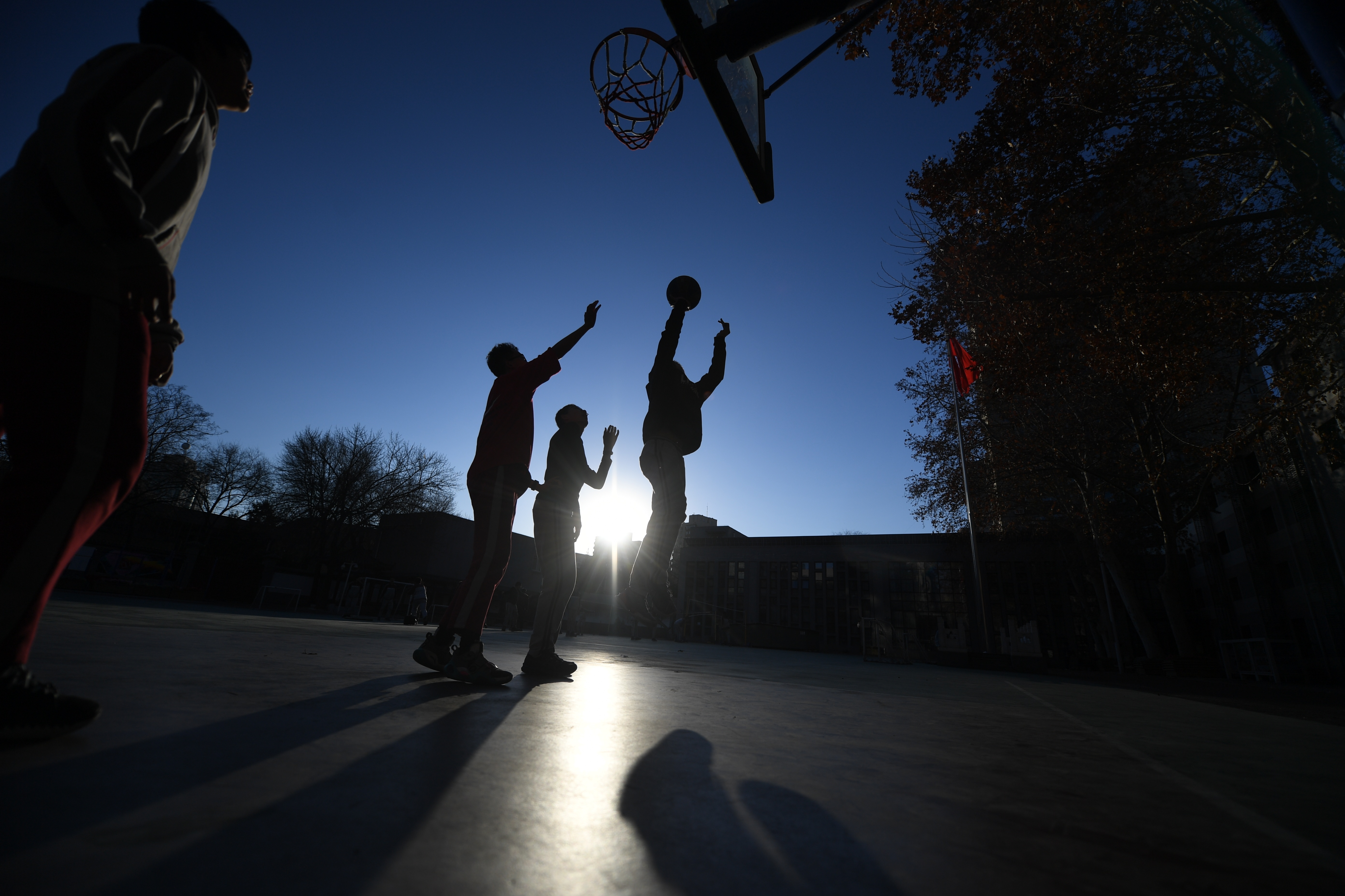 mk体育平台网页版入口北京中小学“体育八条”发布 “三大球”至少一项纳入体育课必修